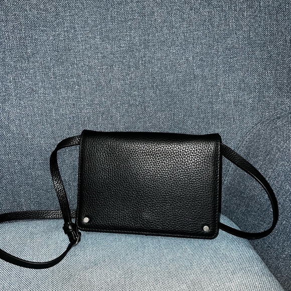 Lex Leather Crossbody Bag - Picture 7 of 9